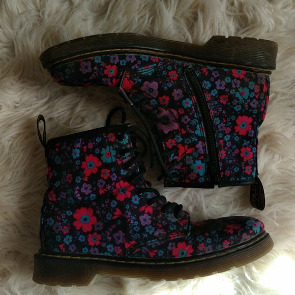 Dr. Martens Shoes - Flower design Dr. Martens🌸